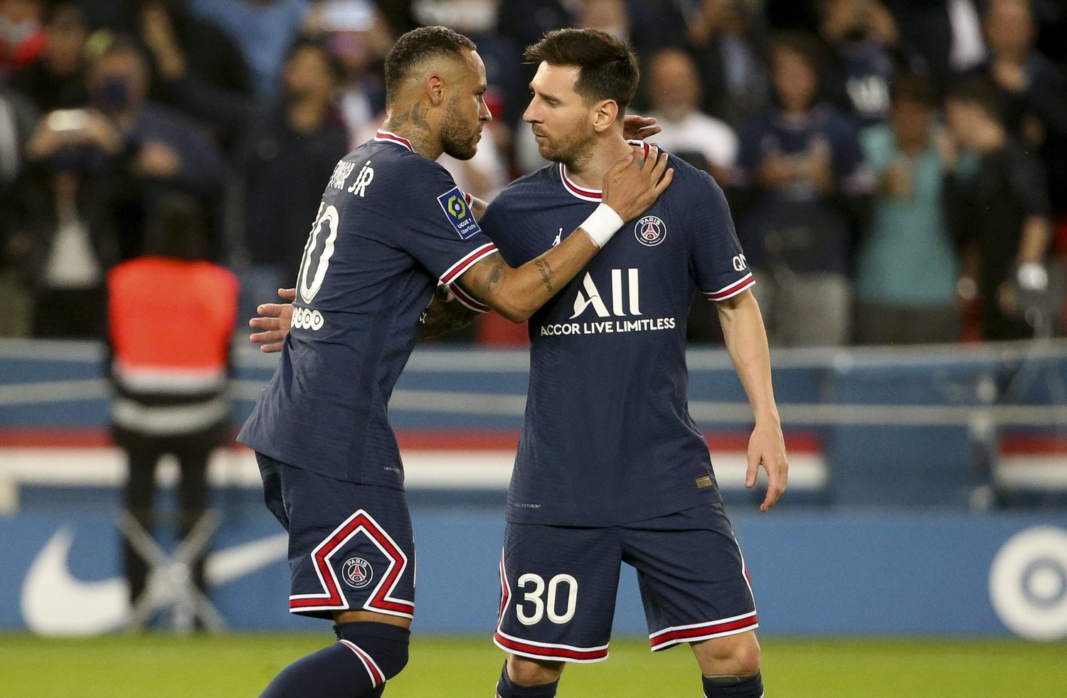 この夏に加入したPSGで盟友ネイマールと再会したメッシ。9月22日時点でまだ得点はない