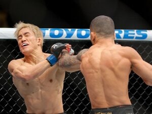 「朝倉海の顔が真っ赤になって…」右腕一本で衝撃の失神…“異例のUFC王座挑戦”も王者は辛口評価「日本から来たヤツがベルトを奪えると思ったか？」