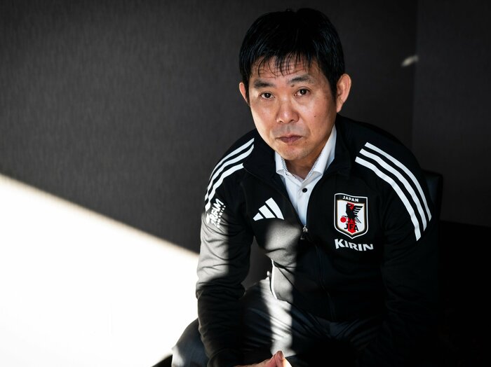 「監督が1人ですべてをやらない」森保一監督がたどりついた組織論…明かされる森保ジャパンの”静かな変革”「東大・筑波大約40名の分析チーム編成まで」＜Number Web＞ photograph by Asami Enomoto