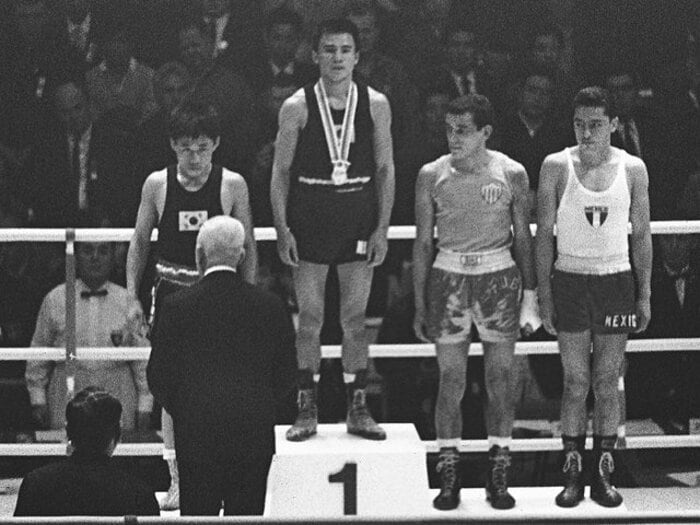 ロンドン五輪を待たずして、唯一の金メダリスト逝く。~ボクサー・桜井孝雄を偲ぶ~<Number Web> photograph by KYODO