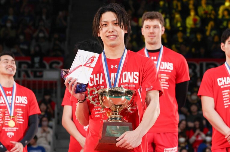 Vリーグ制覇に貢献したサントリーサンバーズのセッター大宅真樹（28歳）。先日発表された、日本代表登録メンバーにも名を連ねている ／ photograph by JVL