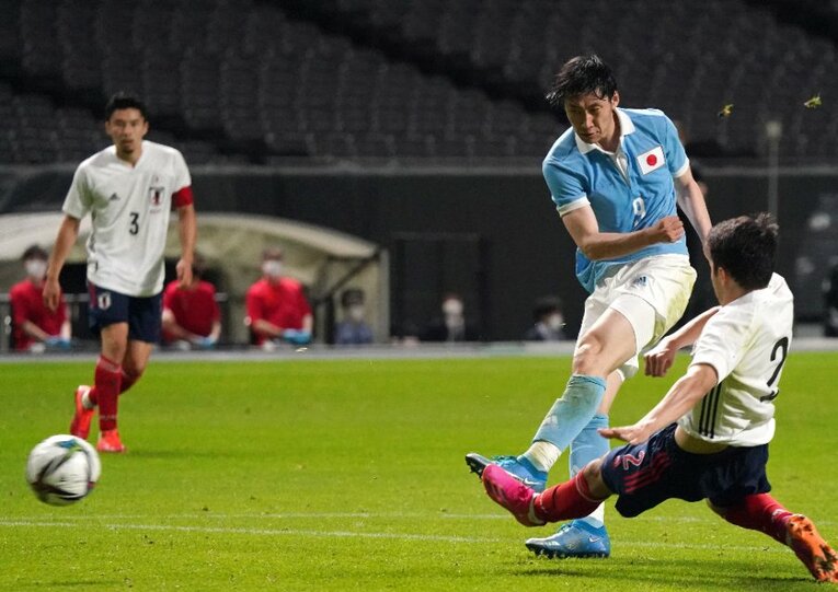 6月3日の札幌ドームで、日本代表対U－24日本代表の“兄弟対戦”が実現した ／ photograph by Getty Images