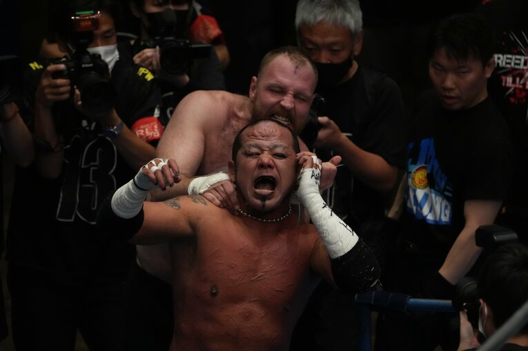 フォークで葛西純を痛めつけるジョン・モクスリー