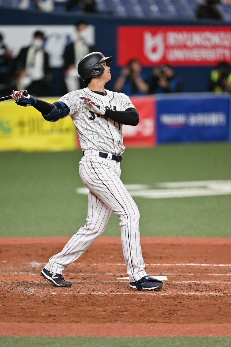 大谷の「詰まってるのに連発」（7枚中の4枚目）©Naoya Sanuki