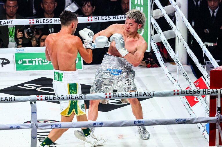 モロニーのワンツーを被弾した那須川天心「あわや初ダウン」の瞬間（3枚目／全6枚） ©Susumu Nagao