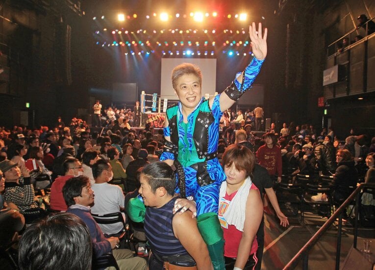 引退試合で笑顔のハーレー斉藤さん（2012年）　©東京スポーツ新聞社