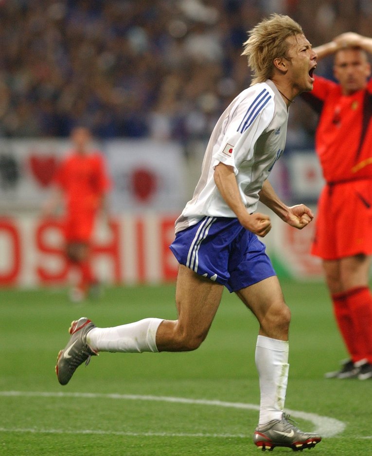 ベルギー戦でゴールを決め、雄叫びをあげる鈴木隆行©Sports Graphic Number