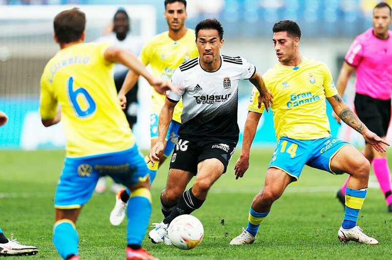 スペイン3シーズン目をカルタヘナで戦う岡崎慎司。チームの周辺でもすでに愛されているようだ ／ photograph by Daisuke Nakashima