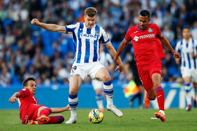 「TAKEあなたは最高です、と日本語で…」久保建英21歳はソシエダで愛される「日本人最多リーガ6点目＋“MVPタケクボ”コール」を撮った(46)