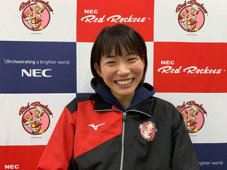 古賀の笑顔から、その充実ぶりが伝わってくる取材だった　©NEC RED ROCKETS