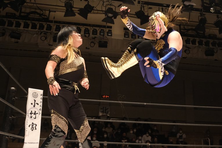 タイガー・クイーンと師匠でもあるジャガー横田の直接対決　©Norihiro Hashimoto