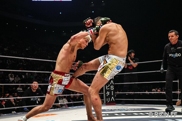 鈴木千裕vs.クレベル・コイケ　©RIZIN FF