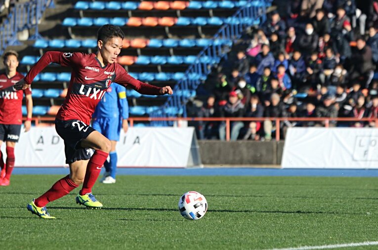 大きな期待を背負って鹿島に入団した松村。選手権を沸かせたドリブルをJの舞台でも発揮できるか。 ／ photograph by Getty Images