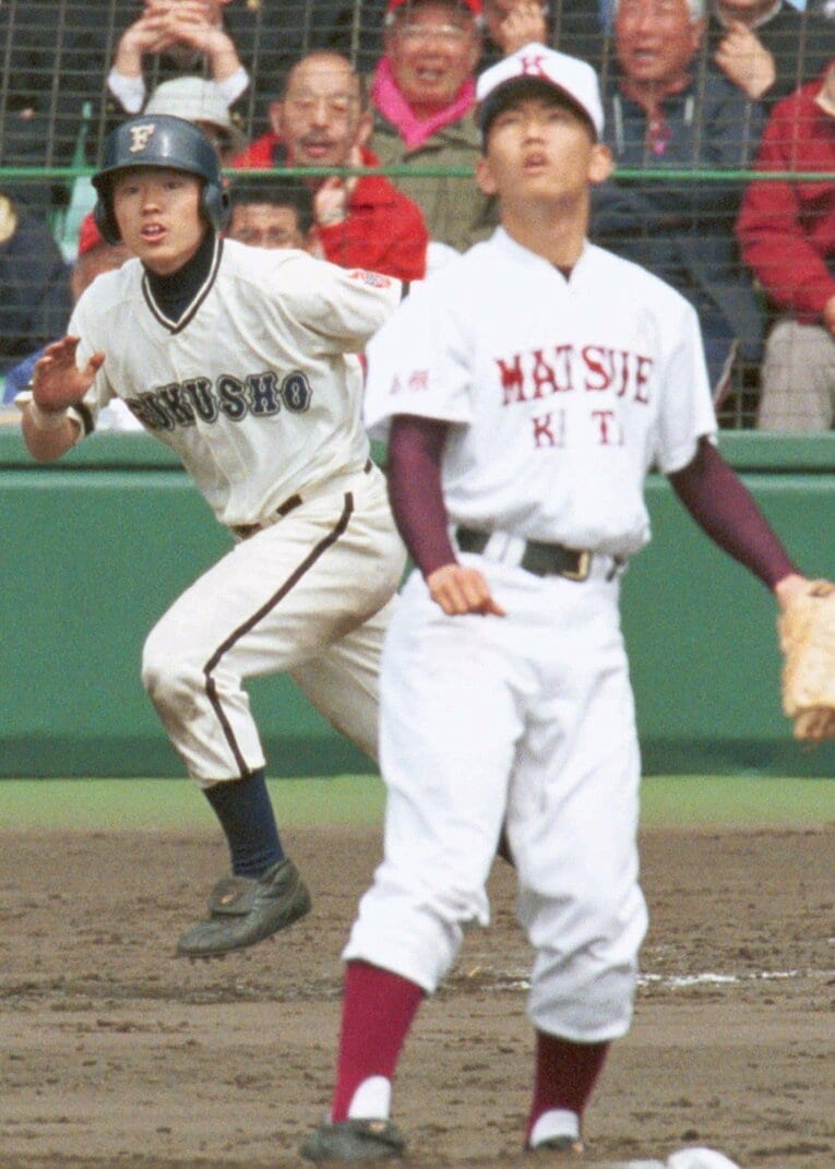 センバツでの福井商戦。6回まで1点に抑えたエース楠井。写真は7回、勝ち越しの三塁打を浴びたシーン　©KYODO