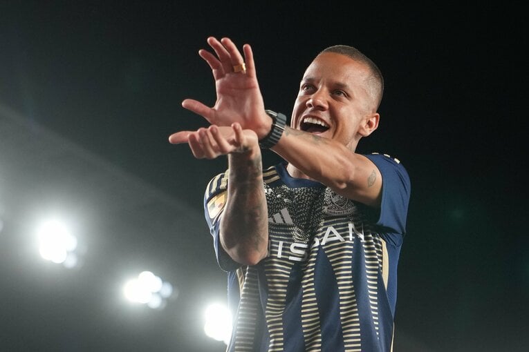 マリノス時代のマルコス・ジュニオールの「かめはめ波」　©Masashi Hara/Getty Images