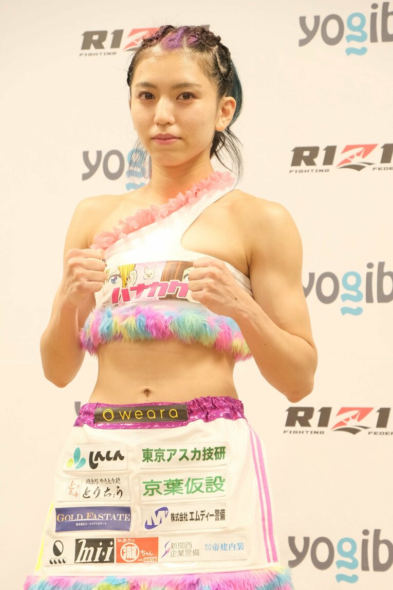 RIZIN初参戦で判定勝ちを収めたぱんちゃん璃奈。試合後のインタビュースペースにて　©Norihiro Hashimoto