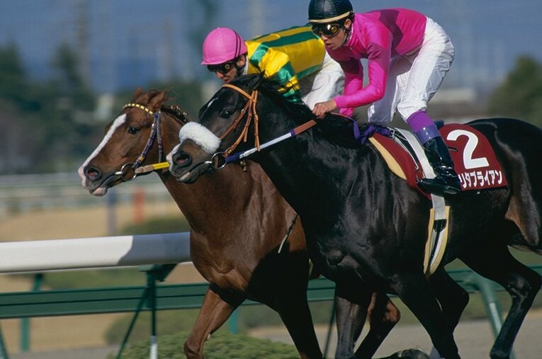 ナリタブライアンとマヤノトップガン、伝説のマッチレースとなった1996年の阪神大賞典　©Tomohiko Hayashi