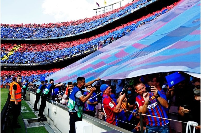 《メッシとロナウド不在の寂しさ》カメラマンが見たクラシコの新風景　17歳ガビや仲良しバルサ＆レアルサポ、殊勲ビニシウスへの“罵倒”(8)