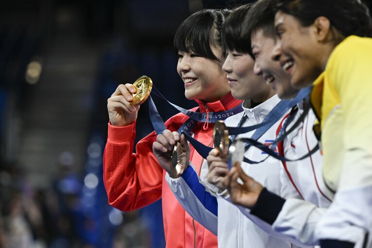 メダルセレモニーでの藤波朱理　©Asami Enomoto/JMPA