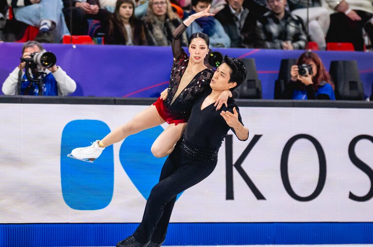 2024年のGPファイナルでもフリー前の練習で三浦が脱臼。結果的に不完全燃焼に終わる　©Getty Images