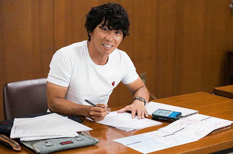 解説者として試合に向き合うことで新たな発見があったと語る佐藤寿人。育成にも携わりながら、サッカーへの知見をさらに深めていく ／ photograph by Asami Enomoto