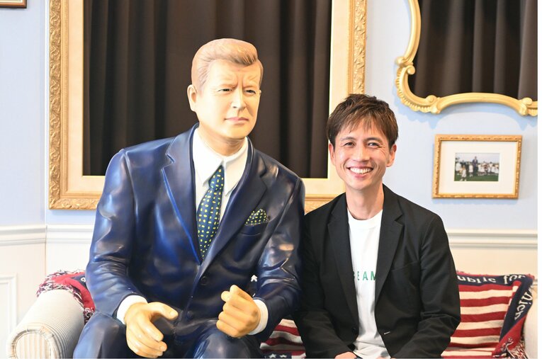 ある年代の騎手はよく同じ美容院に通っていた、と当時の髪型事情を教えてくれた渡辺薫彦調教師。どの騎手か定かではないが似たような髪型が多く見られる　©Keiji Ishikawa