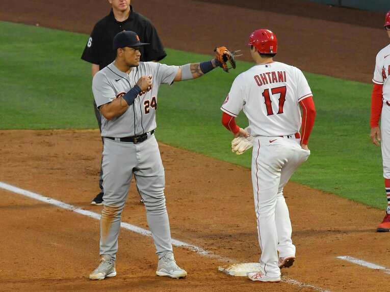 2021年、出塁した大谷にカブレラは“パンチのちょっかい”　©JIJI PRESS