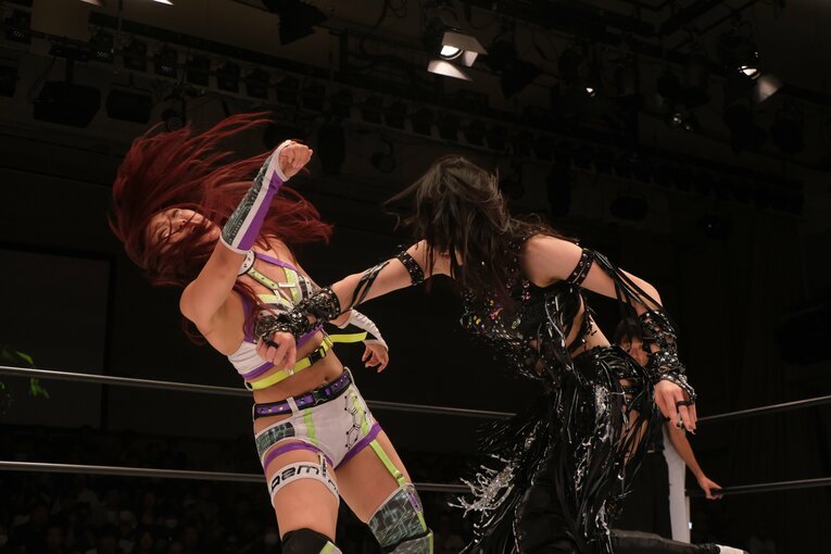 無料中継でも話題を集めた上谷沙弥vsAZM（9月27日）　©Norihiro Hashimoto