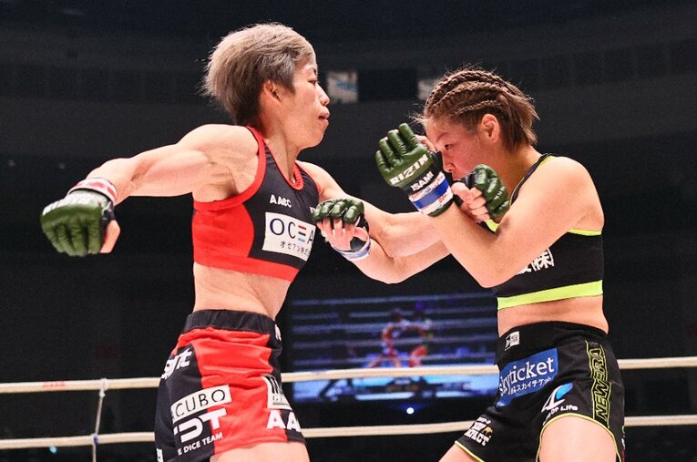 3月に行われた浅倉カンナとのタイトルマッチはスプリット判定の接戦となったが、しっかりとベルトを防衛した浜崎朱加。今年の大晦日も絶対女王の貫禄を見せつけるか ／ photograph by RIZIN FF