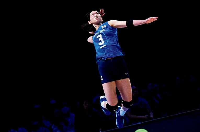 キャプテンとしてチームを牽引する古賀紗理那 ／ photograph by FIVB