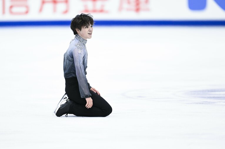 NHK杯、フリーの演技後、ランビエルコーチのほうに少し視線を移す宇野　©Asami Enomoto