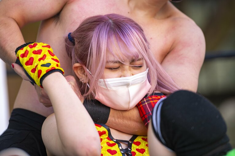 対戦相手は全員が男子選手だから体格差は歴然。それでも無村はリングに上がる