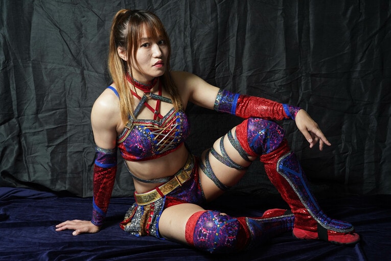 「家出して3カ月の漫喫暮らし」「枕をしたら仕事をやるよ」壮絶な過去を超えてスターダムの朱里が亡き母に誓う“赤いベルト”の夢(6)