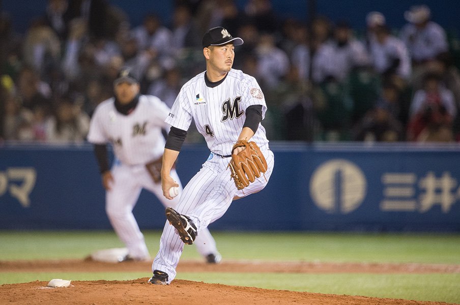 ロッテ投手陣で最多登板の33歳。大谷智久の憧れは先輩・小宮山悟。<Number Web> photograph by Nanae Suzuki