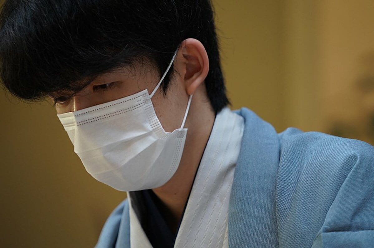 三冠獲得 藤井聡太が次に狙う 竜王戦 の歴史 羽生善治19歳 渡辺明歳が頂点に昇り詰めるまで 優勝賞金4400万円 将棋 Number Web ナンバー