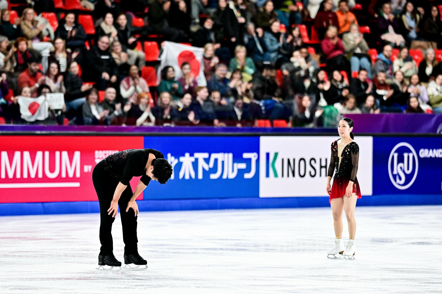 2024年のGPファイナルを2位で終えた三浦と木原 ©AFLO