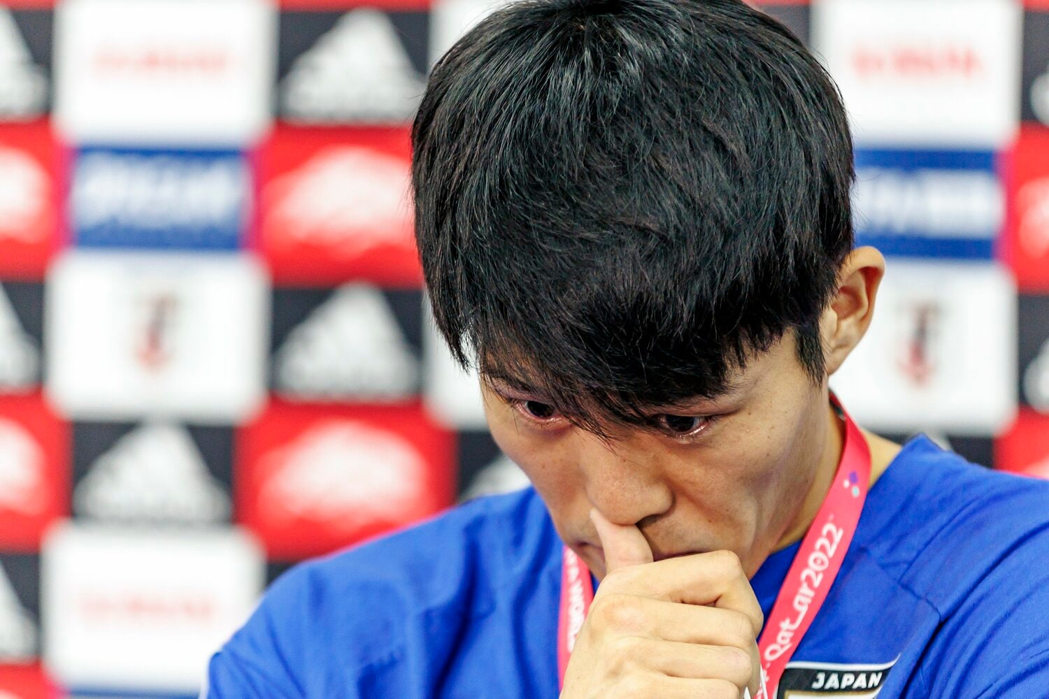 クロアチア戦一夜明け会見で涙を見せた冨安健洋　©Kiichi Matsumoto／JMPA