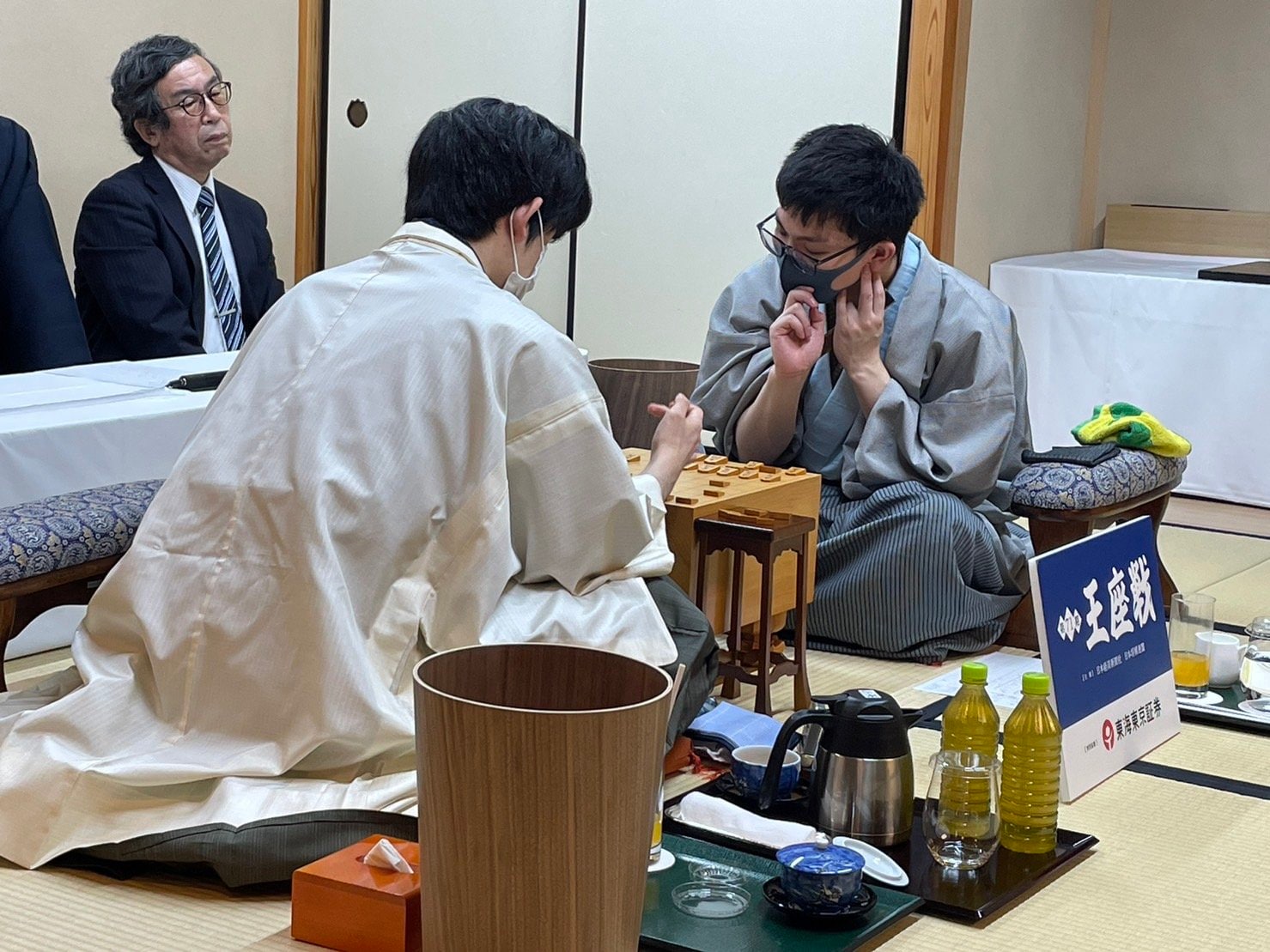 感想戦の2人 ©Shintaro Okawa