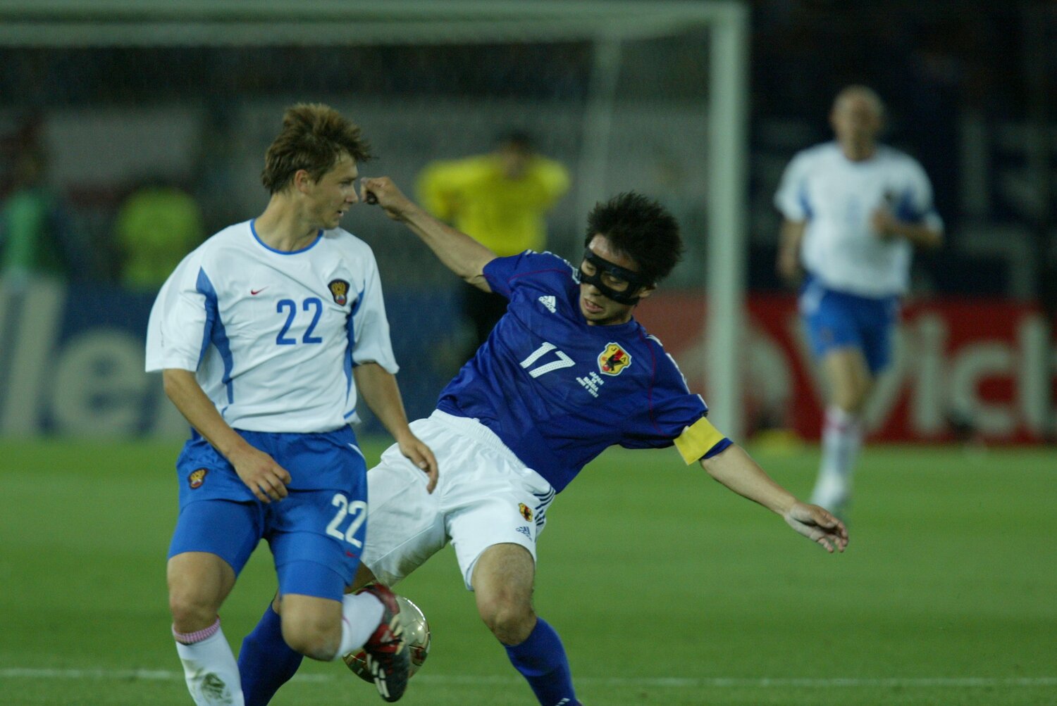 森岡隆三に代わってキャプテンマークを巻いた宮本恒靖　©Naoya Sanuki