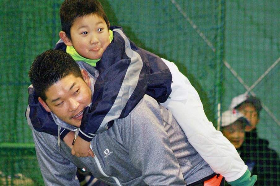筒香嘉智が野球教育に本気で参戦。「答えを与えすぎず、考える習慣を」＜Number Web＞ photograph by Kyodo News