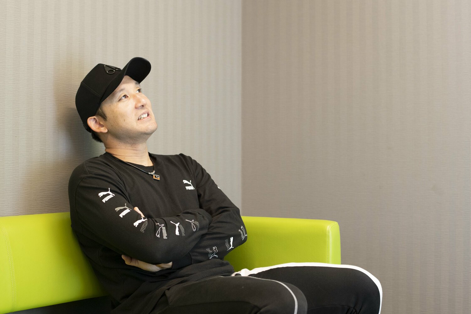 栗山監督の思い出を振り返りながら、“うまい表現”を探す杉谷さん　©︎Miki Fukano