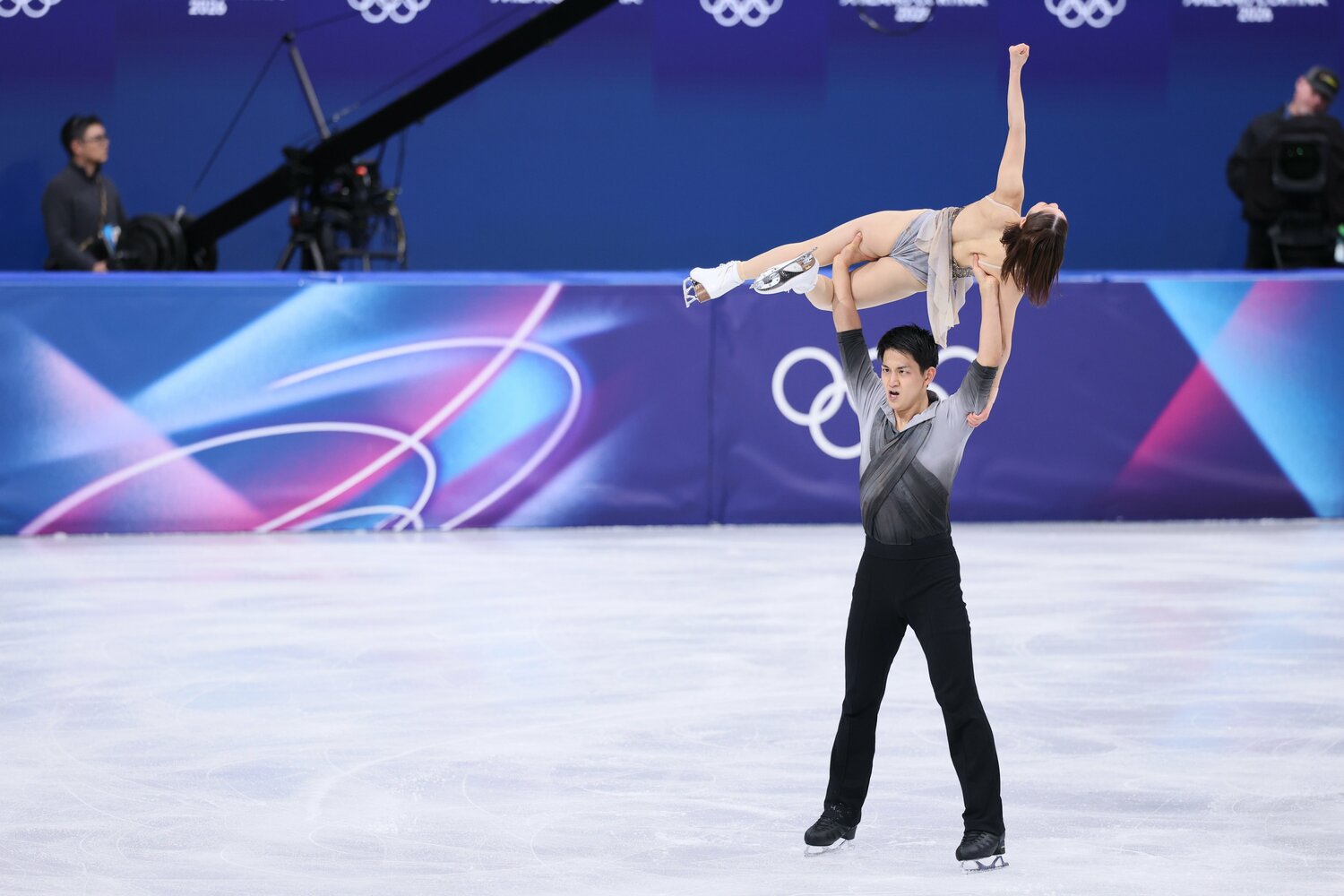 フリーのラストをリフトで終えたりくりゅう　©Kaoru Watanabe/JMPA