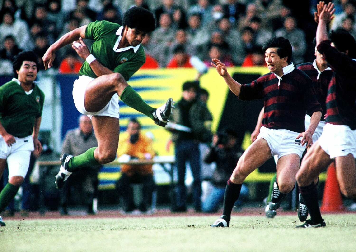 1986-87年シーズンで大活躍を見せたシナリ・ラトゥ　©BUNGEISHUNJU