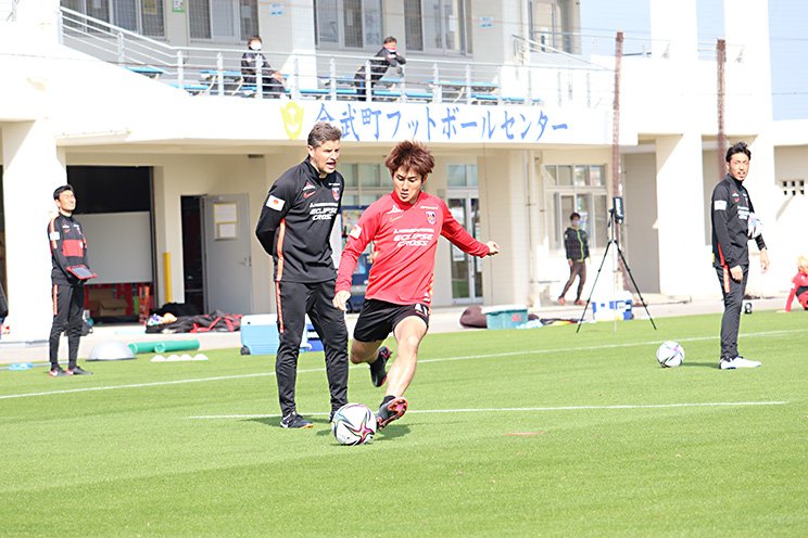 ドリブルが武器の関根貴大でも、現時点では“レギュラー確約”ではないようだ©URAWA REDS