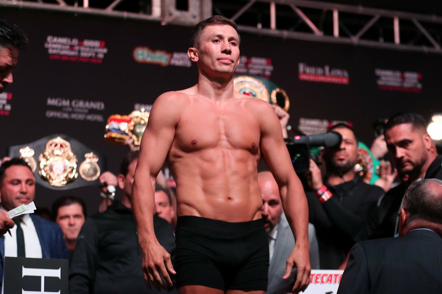 2018年9月、カネロとの試合前の計量。4月8日には40歳になることもあり、全盛期に比べると力は落ちてきているという見方もある　©Getty Images