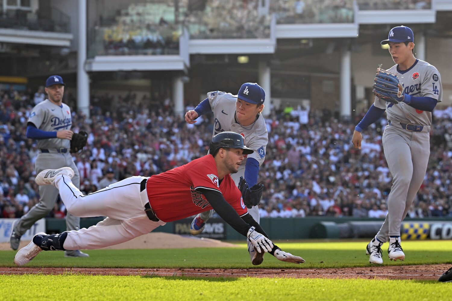 ケガ人続出の中、孤軍奮闘ぶりが際立つ山本由伸。現地5月26日のガーディアンズ戦での“ファインプレー”も話題に　©︎Jason Miller/Getty Images