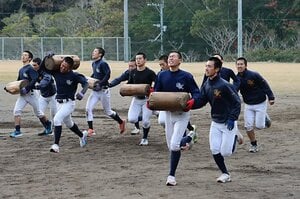 「練習中に大腿骨が折れて…」部員5人だった“離島の弱小校”　2年半で初の甲子園に導いたスゴい練習