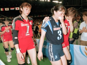 「当時は生きるか死ぬか」竹下佳江に大バッシングも…伝説リベロ津雲博子（55歳）が明かす“女子バレー歴史的敗退”「息子のドラフト報道で何度も当時の映像が…」