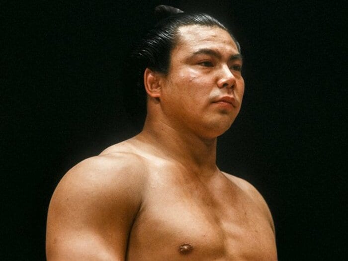 「ゴキッって音が」脱臼で“鋼の肉体”を…千代の富士が力士人生の危機から“伝説の横綱”になるまで「肩に負担のかからない相撲を目指さなきゃ」<Number Web> photograph by David Madison/Getty Images