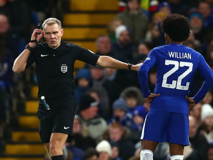 ビデオ判定にプレミアも賛否両論。90分間で4回も中断されちゃ……。＜Number Web＞ photograph by Getty Images